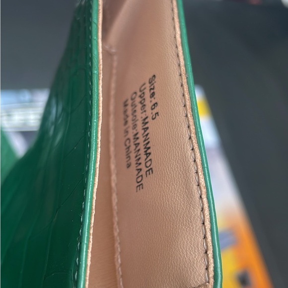 Green Tall Boots
They fall just under the knee height - Picture 4 of 4